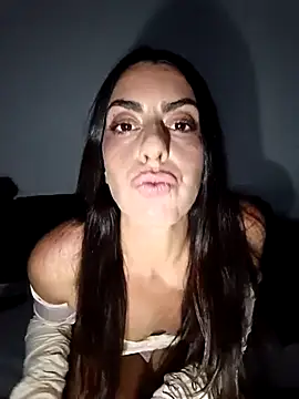 Estefi25xh online show from October 2025 05:33:02 PM