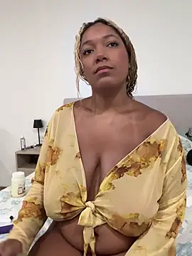 Snapshot of x_deluLuz_x chatting on September 2025 11:51:02 PM x deluLuz x online show from September 2025 11:51:02 PM