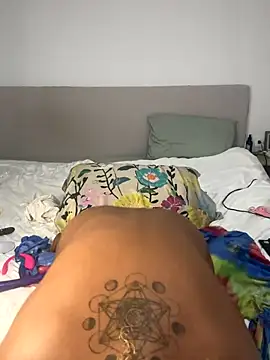 Snapshot of x_deluLuz_x chatting on October 2025 07:21:02 AM x deluLuz x online show from October 2025 07:21:02 AM