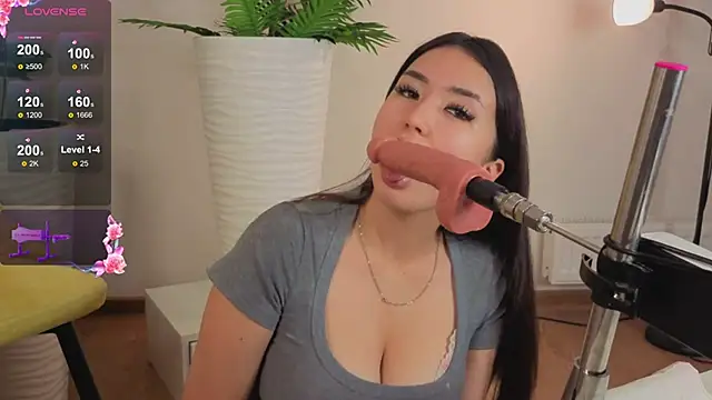 HellyPolly online show from October 2025 12:41:02 AM