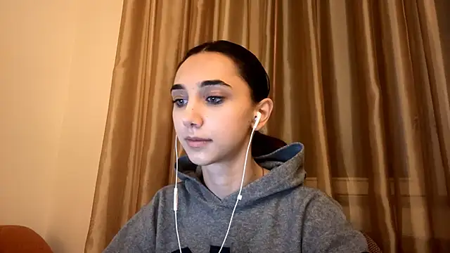 Snapshot of LinaMour chatting on September 2025 10:13:01 PM LinaMour online show from September 2025 10:13:01 PM