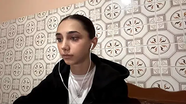 Snapshot of LinaMour chatting on November 2025 10:12:01 PM LinaMour online show from November 2025 10:12:01 PM