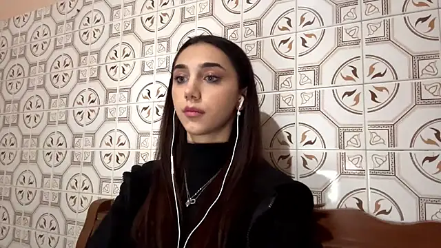 Snapshot of LinaMour chatting on November 2025 10:10:02 PM LinaMour online show from November 2025 10:10:02 PM