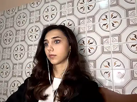 Snapshot of LinaMour chatting on November 2025 10:19:02 PM LinaMour online show from November 2025 10:19:02 PM