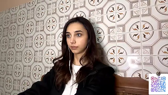 Snapshot of LinaMour chatting on November 2025 11:15:02 PM LinaMour online show from November 2025 11:15:02 PM