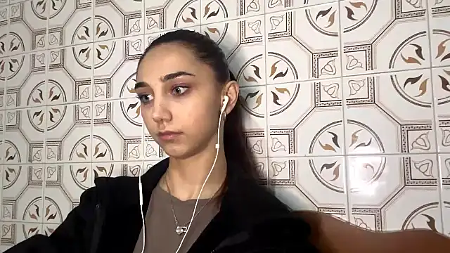 Snapshot of LinaMour chatting on November 2025 10:26:01 PM LinaMour online show from November 2025 10:26:01 PM