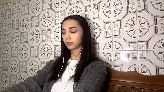 Snapshot of LinaMour chatting on November 2025 10:08:02 PM LinaMour online show from November 2025 10:08:02 PM