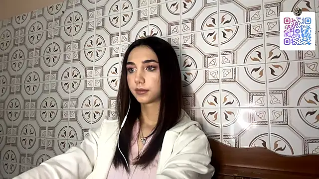 Snapshot of LinaMour chatting on November 2025 10:09:02 PM LinaMour online show from November 2025 10:09:02 PM