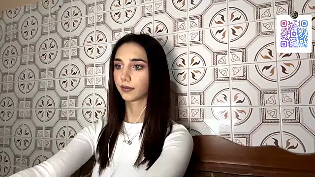 Snapshot of LinaMour chatting on November 2025 10:12:01 PM LinaMour online show from November 2025 10:12:01 PM