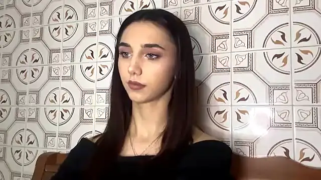 Snapshot of LinaMour chatting on November 2025 10:13:02 PM LinaMour online show from November 2025 10:13:02 PM