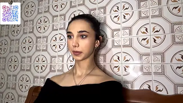 Snapshot of LinaMour chatting on November 2025 10:25:02 PM LinaMour online show from November 2025 10:25:02 PM