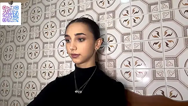 Snapshot of LinaMour chatting on December 2025 10:29:02 PM LinaMour online show from December 2025 10:29:02 PM