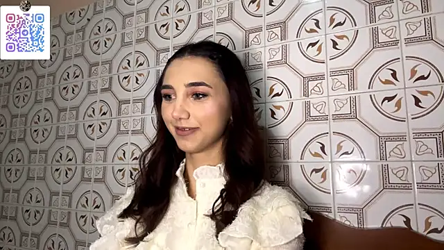 Snapshot of LinaMour chatting on December 2025 10:14:01 PM LinaMour online show from December 2025 10:14:01 PM