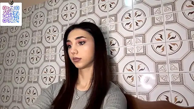 Snapshot of LinaMour chatting on December 2025 10:14:01 PM LinaMour online show from December 2025 10:14:01 PM