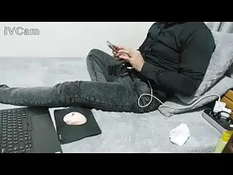 yazinyazin1 online show from January 2026 08:35:01 PM