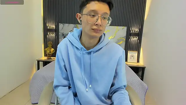 SantiagoRusso18 online show from September 2025 12:38:02 PM