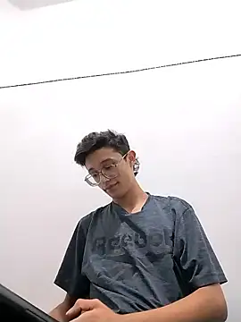 SantiagoRusso18 online show from January 2026 12:05:01 AM