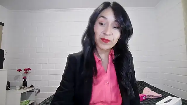 Snapshot of KalosGyne chatting on June 2026 07:14:02 AM KalosGyne online show from June 2026 07:14:02 AM