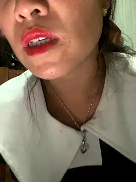 Snapshot of tuyetnhi-00 chatting on October 2025 01:19:01 PM tuyetnhi-00 online show from October 2025 01:19:01 PM