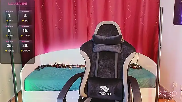 Milly  Foxy online show from October 2025 01:50:02 PM