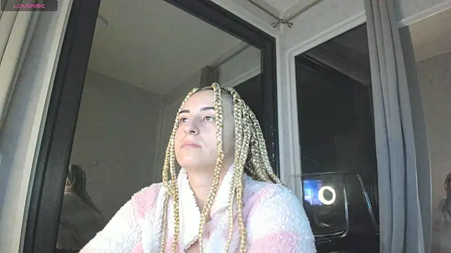 Ella Vee online show from October 2025 02:34:01 AM