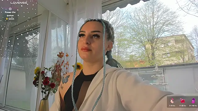 Ella Vee online show from April 2026 04:39:01 AM