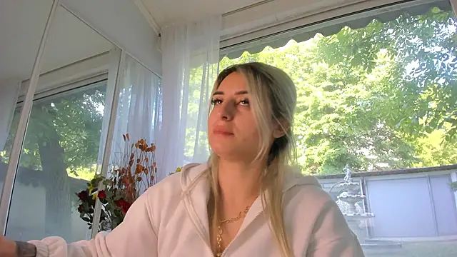 Snapshot of Ella_Vee chatting on May 2026 05:25:01 AM Ella Vee online show from May 2026 05:25:01 AM