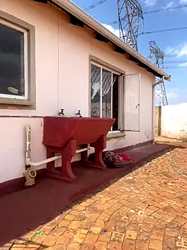 Melanin2002 online show from October 2025 11:44:01 AM