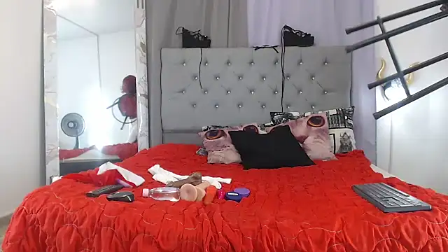 KarolLewys online show from December 2025 01:31:01 PM