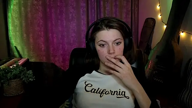 CutieAnny online show from March 2026 08:15:01 PM