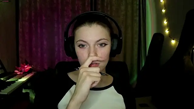 CutieAnny online show from March 2026 07:09:01 PM