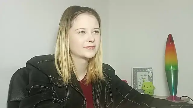 Snapshot of LydiaYoung chatting on October 2025 06:08:02 PM LydiaYoung online show from October 2025 06:08:02 PM