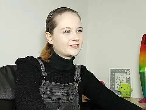 Snapshot of LydiaYoung chatting on October 2025 06:09:01 PM LydiaYoung online show from October 2025 06:09:01 PM