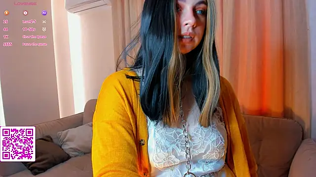 EvaBlimey online show from September 2025 04:45:02 AM