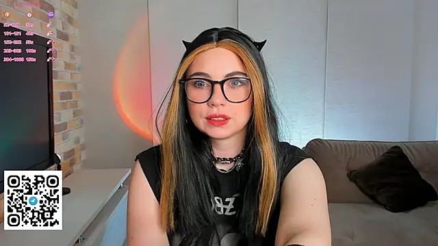 EvaBlimey online show from September 2025 04:49:02 AM