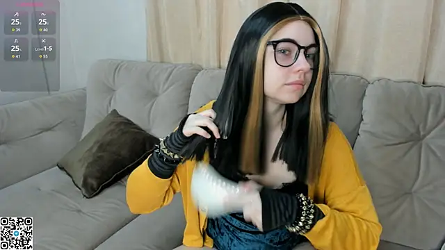 EvaBlimey online show from October 2025 04:46:01 AM