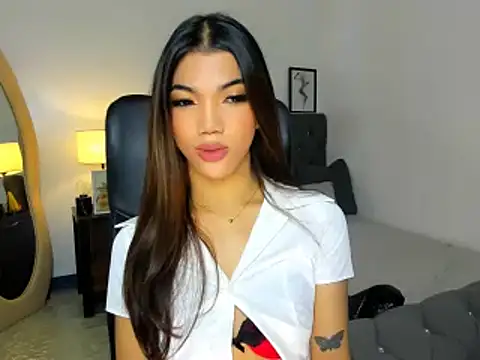 CassieSommereux online show from November 2025 05:51:02 PM