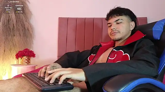 Snapshot of Snowlann chatting on October 2025 12:30:01 PM Snowlann online show from October 2025 12:30:01 PM