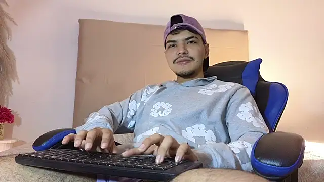 Snapshot of Snowlann chatting on November 2025 02:22:02 AM Snowlann online show from November 2025 02:22:02 AM