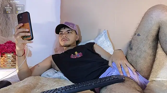 Snapshot of Snowlann chatting on November 2025 11:32:01 AM Snowlann online show from November 2025 11:32:01 AM