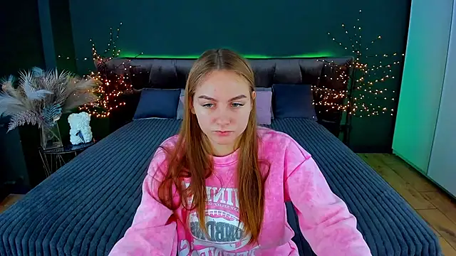 MilaAddams online show from November 2025 07:00:02 AM