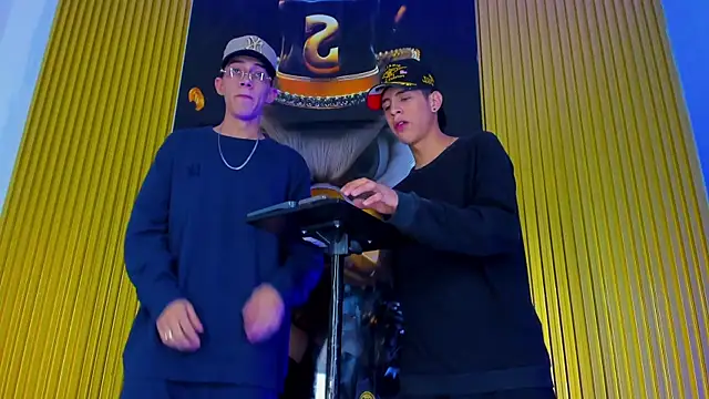 Dante Brown1  online show from November 2025 09:47:01 PM