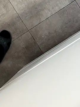 Yazaza1999 online show from September 2025 10:42:01 AM