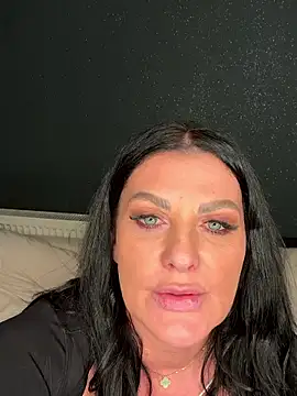 Snapshot of Nola_Luxx-offiziell chatting on January 2026 06:54:01 PM Nola Luxx-offiziell online show from January 2026 06:54:01 PM