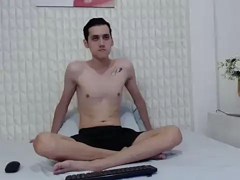 LuigiMarchetti online show from September 2025 07:41:02 PM