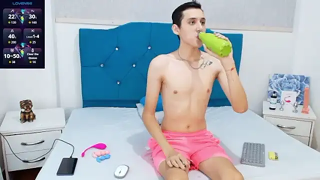 LuigiMarchetti online show from December 2025 07:43:01 PM