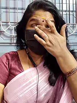 Snapshot of Tamil_Azhaghi25 chatting on December 2025 05:28:02 PM Tamil Azhaghi25 online show from December 2025 05:28:02 PM