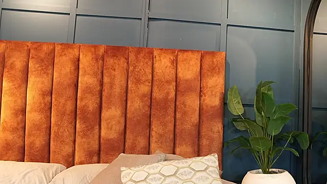 Tayler Kim online show from December 2025 04:36:01 PM