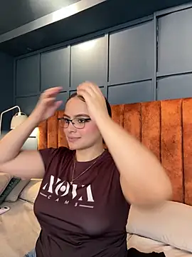 Tayler Kim online show from March 2026 04:45:02 PM