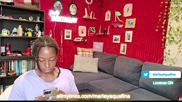 Snapshot of MarleyAquafina chatting on September 2025 01:13:01 PM MarleyAquafina online show from September 2025 01:13:01 PM